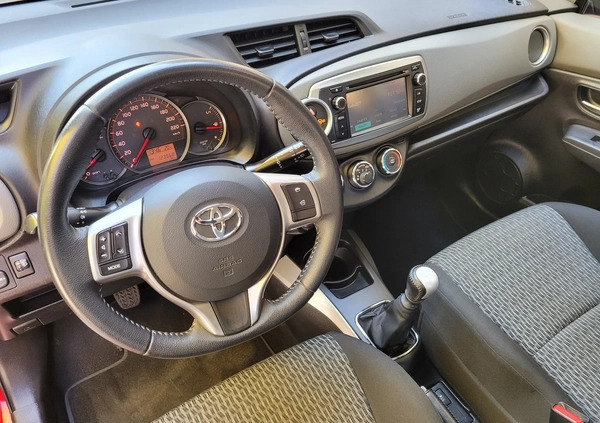 Toyota Yaris cena 39999 przebieg: 128568, rok produkcji 2014 z Warszawa małe 596